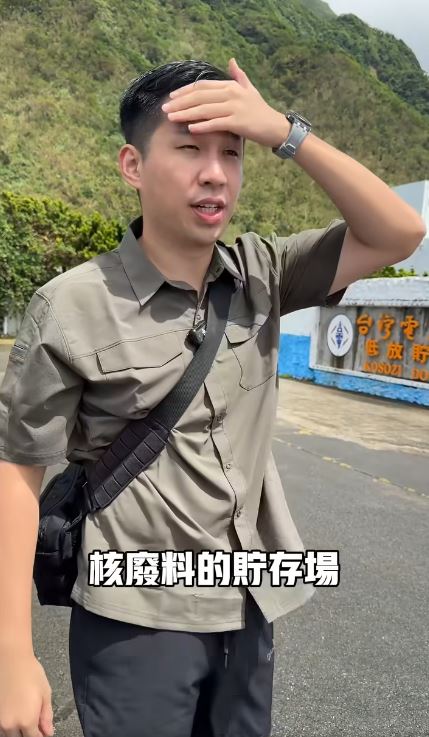 陳聖文親自去蘭嶼一趟，將瓶裝水放置於低階核廢料儲存場。（圖／翻攝自陳聖文臉書）