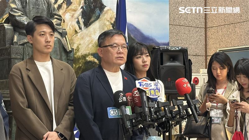 針對有中常委擔憂黨主席選舉，林寬裕受訪重申，朱立倫順利交棒心願不變。（圖／記者詹宜庭攝影）
