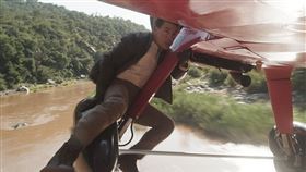 阿湯哥在《不可能的任務：最終清算》中有不少玩命橋段。（圖／CATCHPLAY+提供）