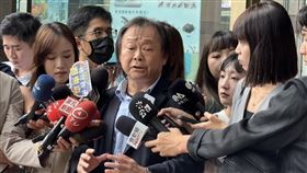 民進黨立委王世堅出席中常會前受訪。（圖／記者劉秀敏攝影）