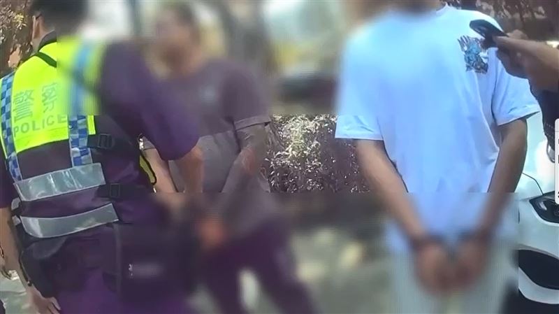 警方獲報到場逮人。（圖／翻攝畫面）