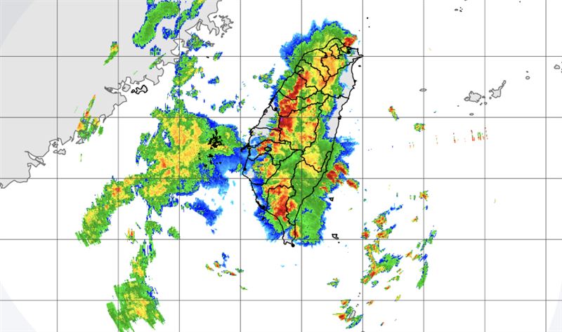 下班注意！18縣市豪、大雨特報防冰雹雷擊