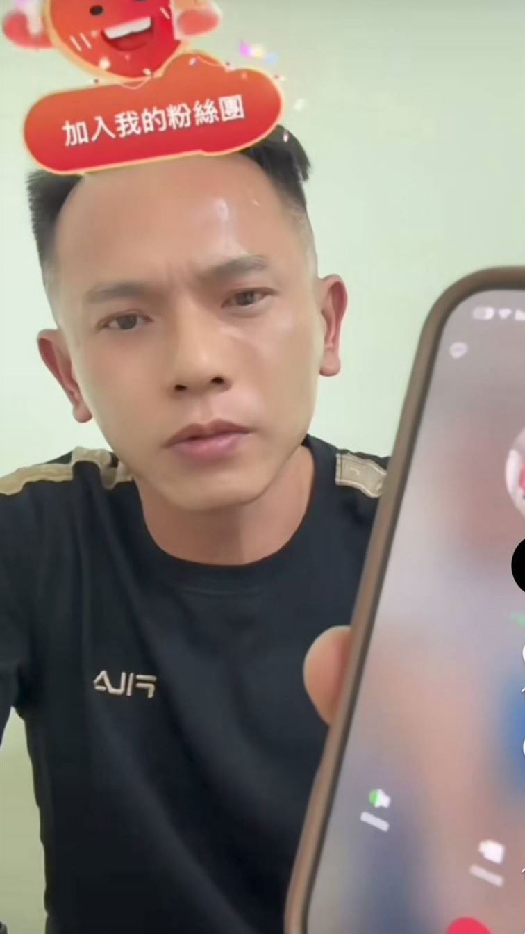 AJ哥媽媽直播打進來（圖／翻攝自AJ哥就是你的愛抖音）