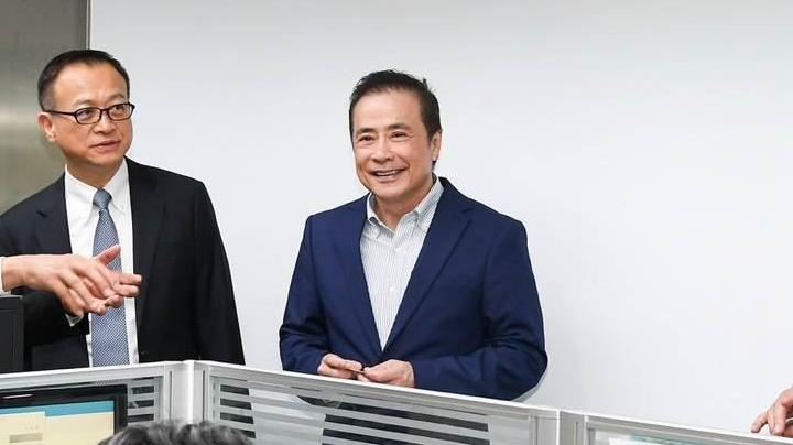 大同(2371)集團董事長張榮華(右)帶領旗下專業能源整合服務公司大同智能宣布,攜手台北高爾夫俱樂部導入表後儲能暨能源管理系統,一同打造兼具高效與永續的綠能高爾夫球場。(圖/大同提供)