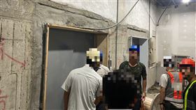 台中漢神傳電梯驚魂！2人受困半小時