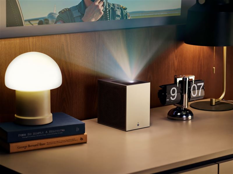 LG CineBeam S小銀河Ultra「小銀盒」美型設計，自然融入空間美學。（圖／品牌業者提供）