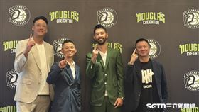 夢想家20日替傳奇射手簡浩舉辦退役暨接任總教練媒體餐敘，球員發展總監田壘（左一）、總經理韓駿鎧（左二）以及領隊陳立宗(右一)都有出席。（圖／記者蔡厚瑄攝影）