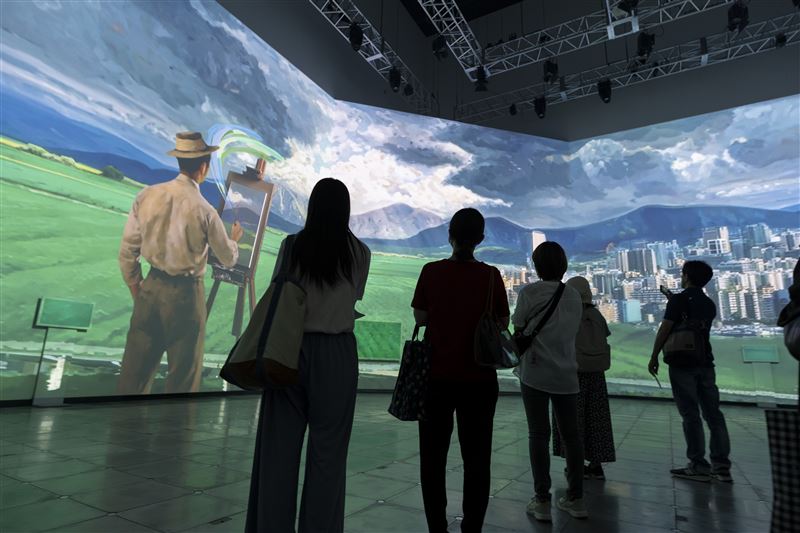 「臺灣本色」展區利用影像技術演繹臺灣藝術家筆觸與色彩。（圖／文化部提供）