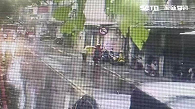 新北陳翁幫老闆娘出氣，反被賴男打到命危送醫。（圖／翻攝畫面）