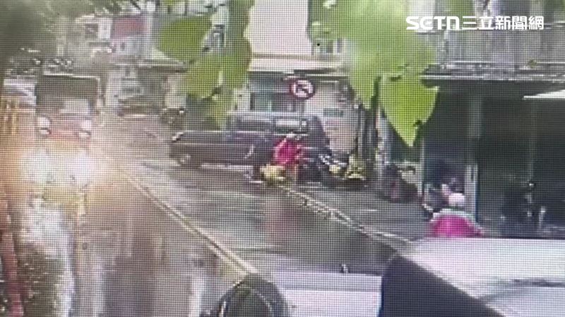 新北陳翁幫老闆娘出氣，反被賴男打到命危送醫。（圖／翻攝畫面）