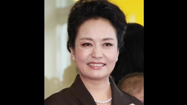 館長曾在直播中嗆馬上就可以X習近平的老婆（彭麗媛），並要去拍她的屁股，被認為是遭抖音、B站封殺的原因。（圖／翻攝自翻攝自維基百科）