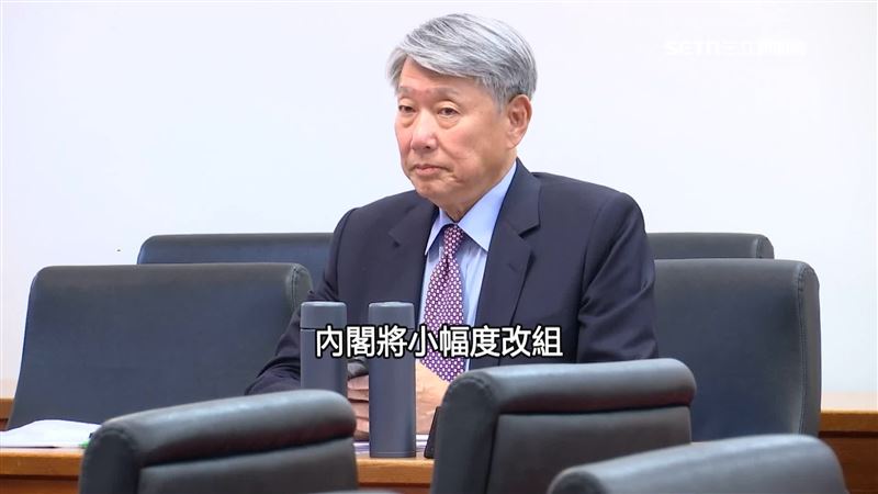 經濟部長郭智輝（圖）頻頻遭自家人點名下台