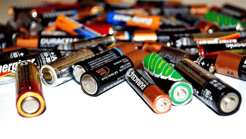 燈泡、電池怎麼丟？環保局曝正確回收方式