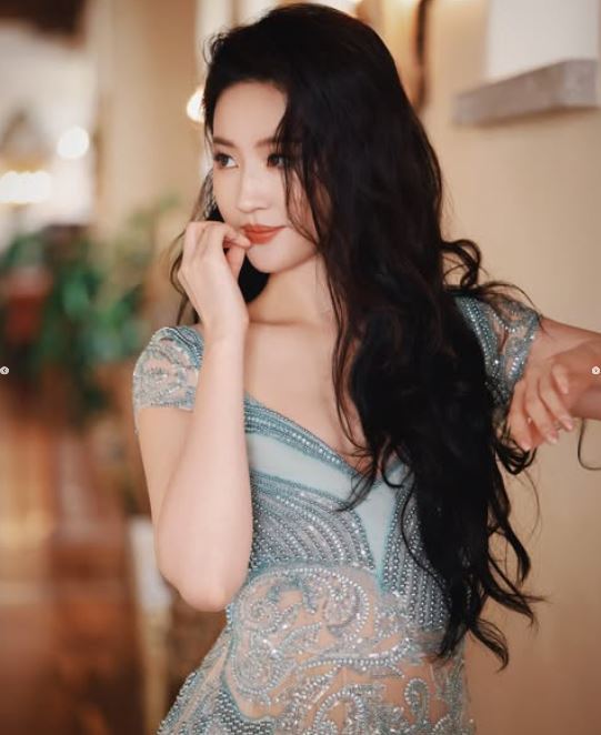劉亦菲是一位兼具智慧的美麗的女人。（圖／翻攝自劉亦菲IG）