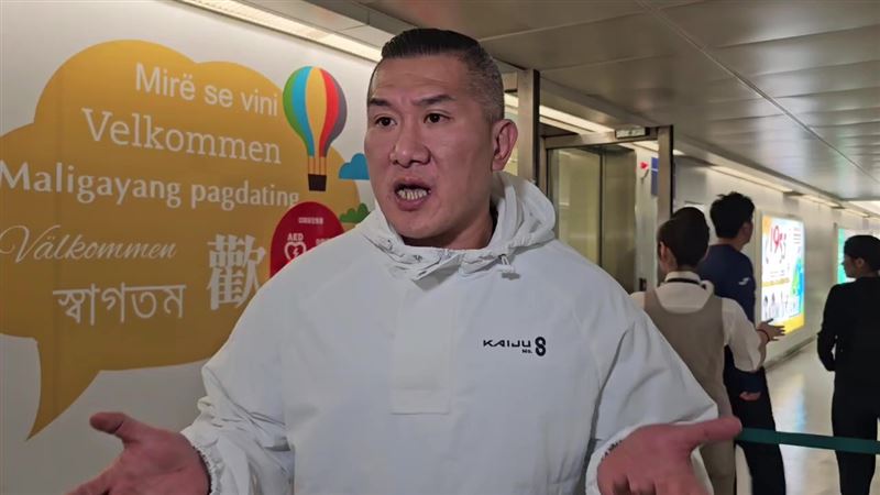 館長怒斥媒體報導很垃圾，否認遭中共封殺，稱還會再去中國。(圖／三立新聞)