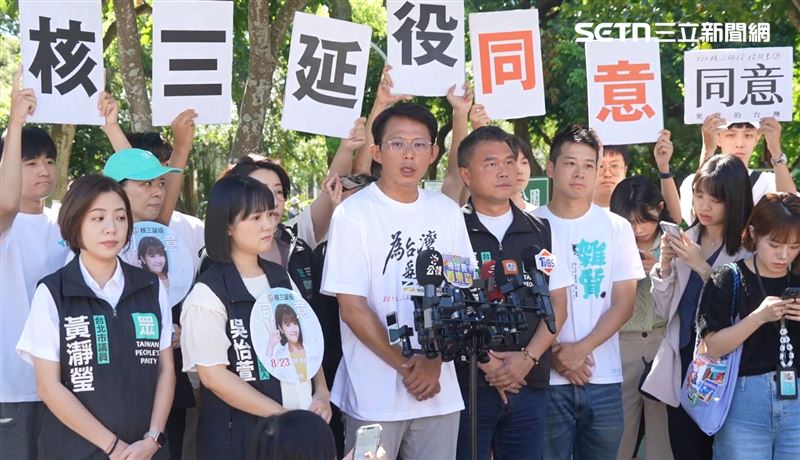 黃國昌上午赴萬華、士林、北投進行核三延役公投宣傳車掃。（圖／翻攝畫面）