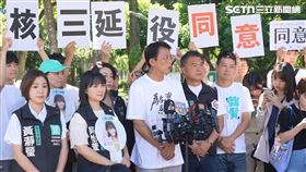 黃國昌上午赴萬華、士林、北投進行核三延役公投宣傳車掃。（圖／翻攝畫面）