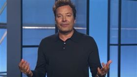 知名脫口秀主持人法隆擔任Google發表會主持人，國外網友罵翻Google。（圖／翻攝自YT@Made by Google）