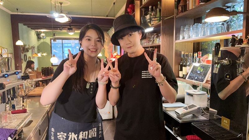 李岳直播意外巧遇嫩妹鐵粉，對方竟激動落淚。（圖／李岳提供）
