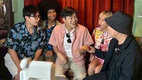 藝人李岳邀請台語最潮樂團—歐巴尚青參與直播，遇到網紅Joeman亂入。（圖／李岳提供）