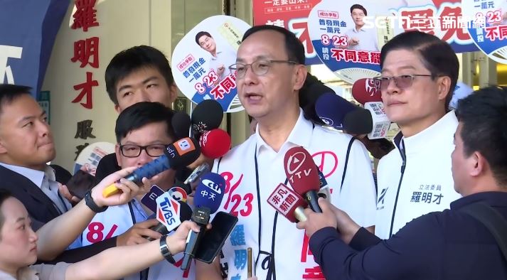 朱立倫今日陪同新店立委羅明才在新店地區進行「反惡罷戰獨裁」車隊大掃街。（圖／翻攝畫面）