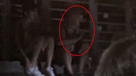 禿頭男違規在先還當眾嗆警，最終吃上了一張罰單實在得不償失。（圖／翻攝畫面）