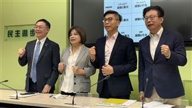 民進黨財政委員會立委賴惠員、鍾佳濱、郭國文、李坤城召開記者會說明汽機車貨物稅減徵優惠。（圖／劉秀敏提供） 