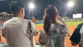 2球迷大跳應援舞擋視線！日球迷理智線斷嗆「殺了這傢伙」遭警逮捕