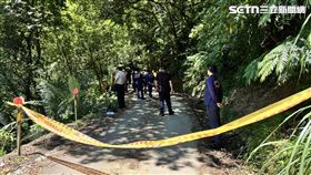 宜蘭頭城山區發現一具屍體遭丟棄，警方到場後拉起封鎖線。（圖／翻攝畫面）
