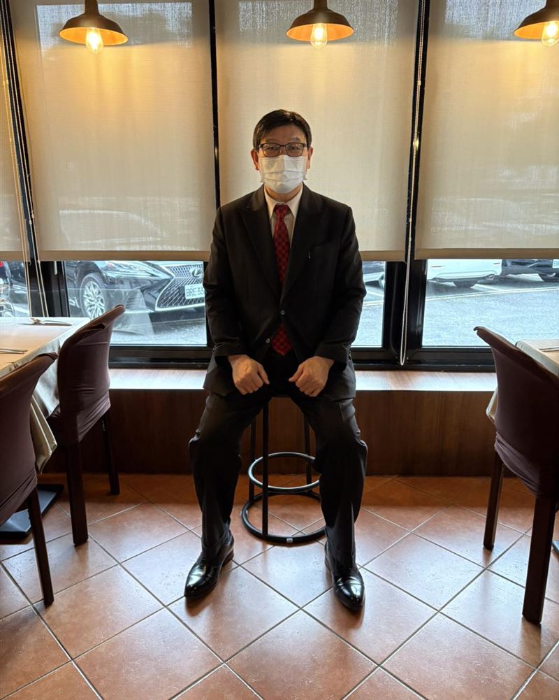 星辰牛排館開放服務人員在不忙時，可以坐下休息。（圖／翻攝自星辰牛排館臉書）