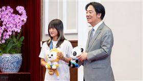 總統賴清德接見「2025年第12屆成都世界運動會」代表團選手、教練及隊職員。（圖／總統府提供） 