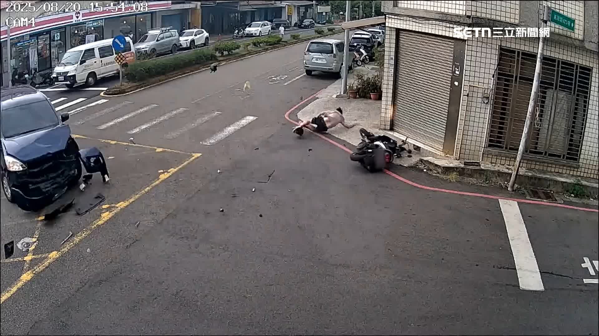 騎士連人帶車被噴飛