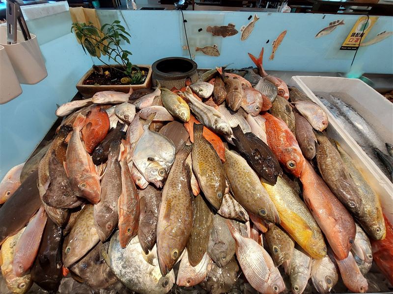 海世界複合式碳烤新鮮漁獲。（圖／翻攝自林口海世界複合式碳烤店臉書）