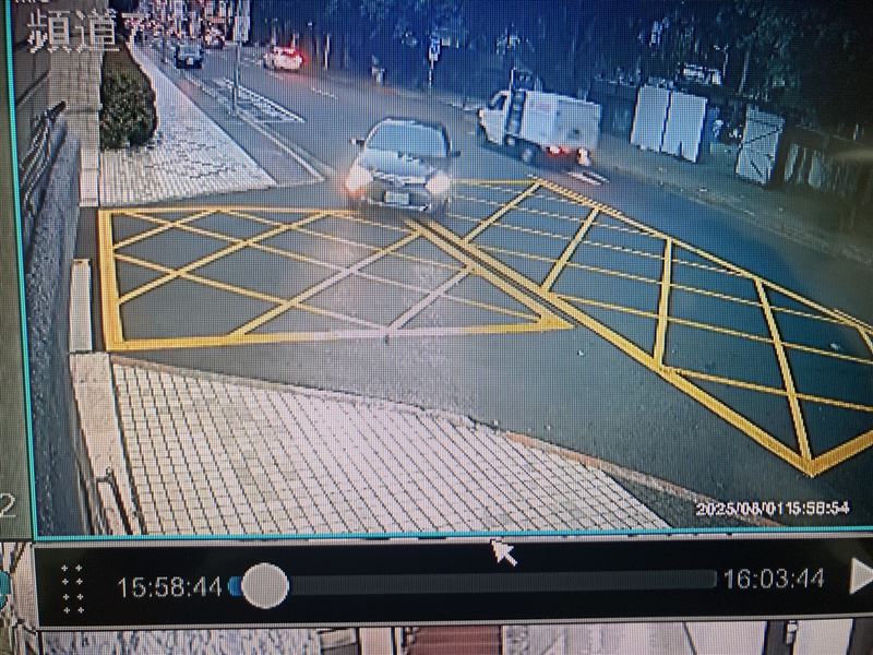 經濟部長郭智輝被新黨台北市議員侯漢廷指控關稅日出席快樂宴三小時，但經濟部畫面顯示部長坐車下午15:58分進入院區。（圖／經濟部提供）