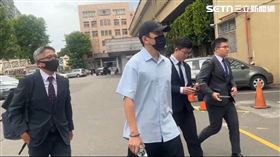 王大陸今開庭，身穿襯衫低調步入法院。（圖／記者黃翎瑄攝）