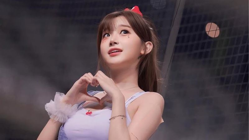 李珠珢9月班表出爐 「僅跳3場」網友哀號:太少 李珠珢爭議不斷。(圖/翻攝自李珠珢IG)