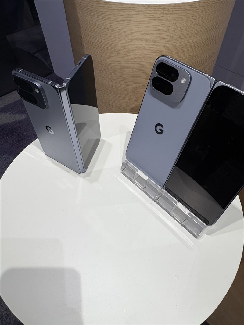 Pixel 10 Pro Fold 台灣發表，總經理內部信曝光顯示是 Google 史上最堅固摺疊手機。（圖／記者王文承攝影）