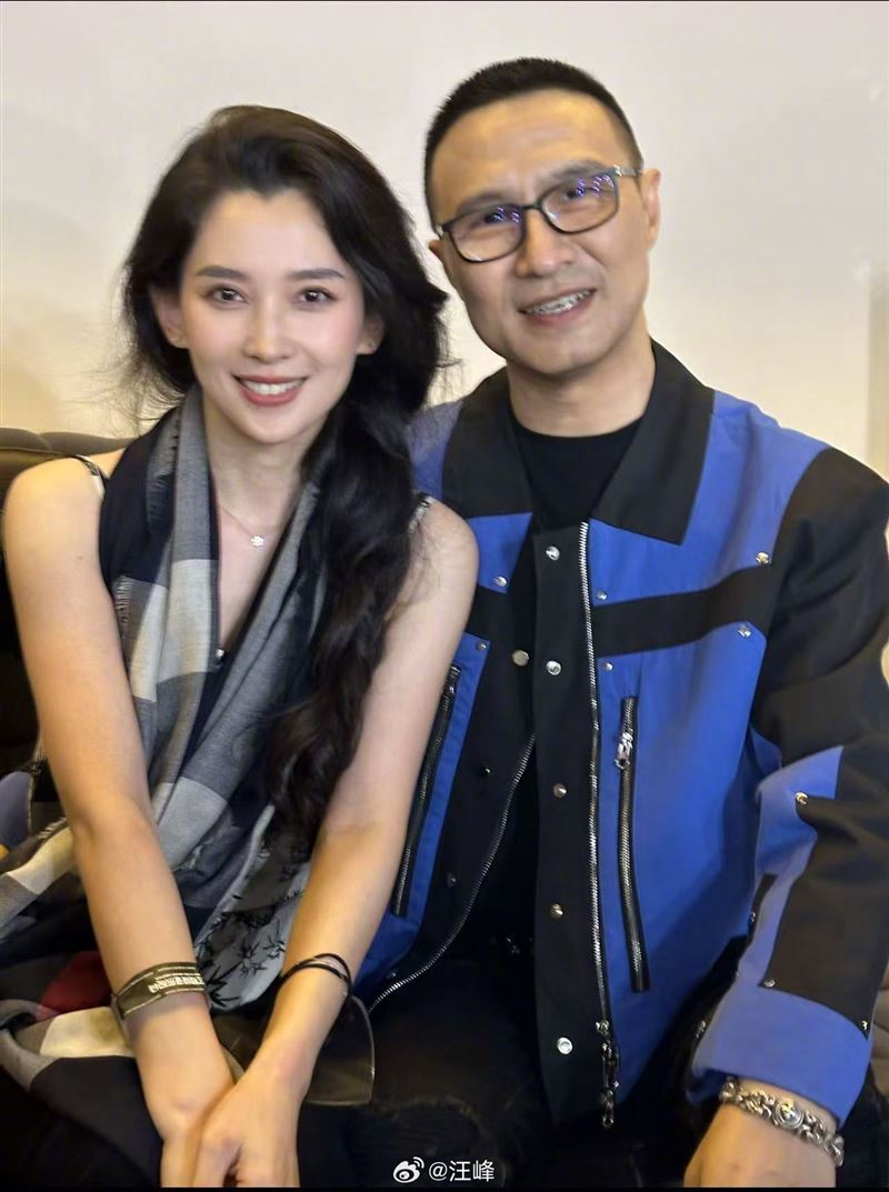 汪峰（右）穩交小19歲網紅森林北（左）。（圖／翻攝自汪峰微博）