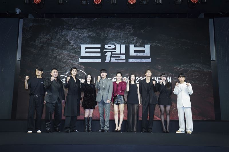 《TWELVE》集結大咖主演馬東石、朴炯植、徐仁國、成東鎰、李主儐、高圭必、康美那、成愉頻、安芝惠、雷嘉汭等人。（圖／Disney+提供）