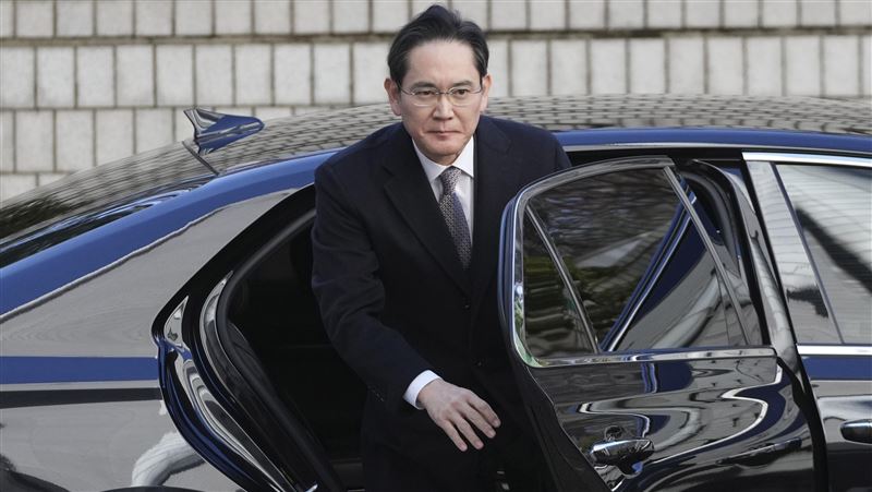 若美要求補助換股份真的實行，依照金額試算川普政府所持有股份恐將逼近三星會長李在鎔。（圖／美聯社／達志影像）