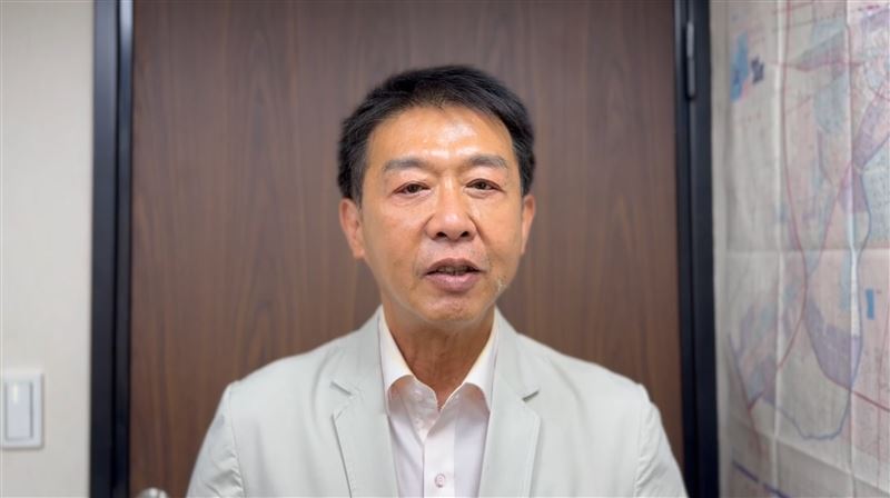民進黨立委許智傑質疑，如果屬實，黃國昌應該要說明清楚，怎麼會推太太出來擋呢？（圖／許智傑辦公室提供）