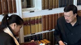 余天與李亞萍赴余苑綺塔位（圖／翻攝自IG @kob_kenyu）