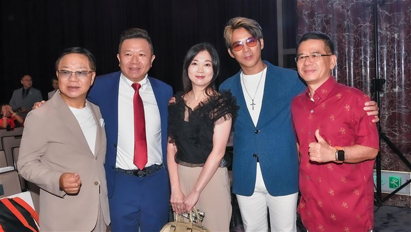 陳子強胸悶「左半邊麻痺」就醫查不出病因