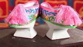 花盆底鞋。（圖／翻攝自微博）