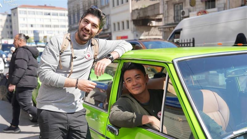 融融（右）與圖佳搭檔（圖／八大提供）