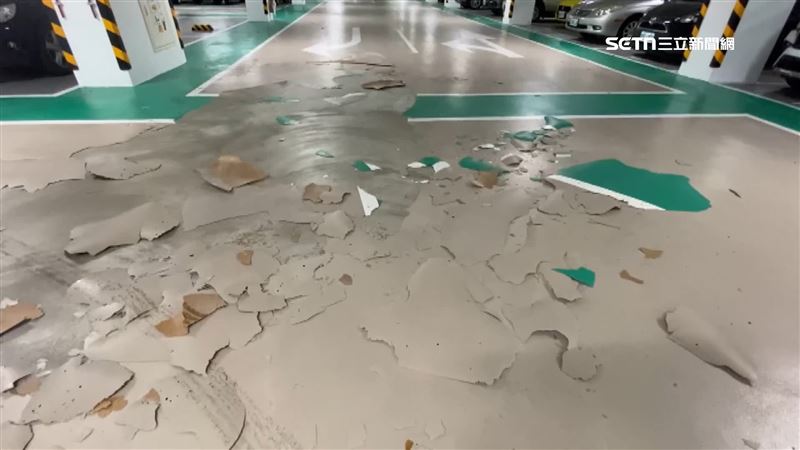 台中大里益民國小的地下停車場啟用不到1年，地板竟出現大面積龜裂
