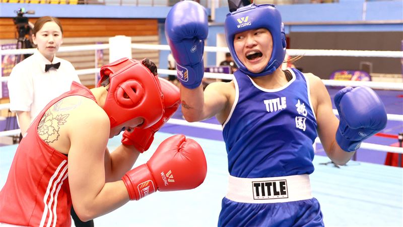 代表桃園市出賽的唐德容（右）成功打下女子65公斤級金牌。（圖／臺北市政府體育局提供）
