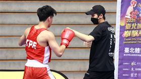 巴黎奧運金牌林郁婷(右)也到場指導她的陪練員李承威。（圖／臺北市政府體育局提供） 