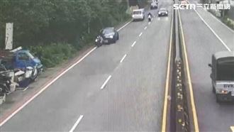 26歲男開勞斯萊斯恍神　騎士被撞飛狂打滾