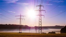 AI技術不斷創新、龐大算力倍增情況下，美國必須加速部署全美電力資產版圖。（示意圖／PIXABAY）